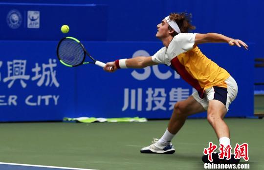 她向世人展 她向世人展